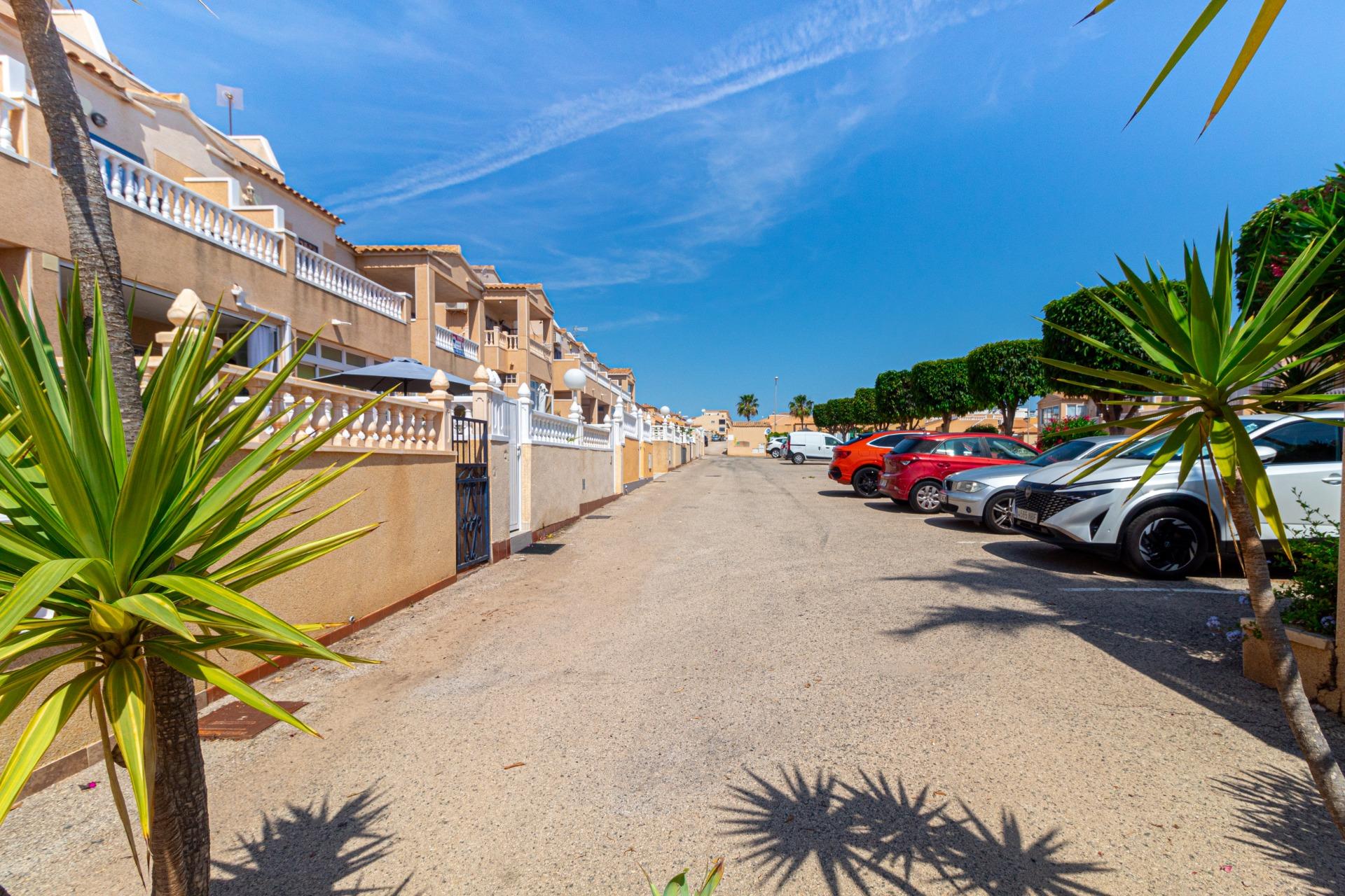 Szeregowiec w Orihuela Costa #24