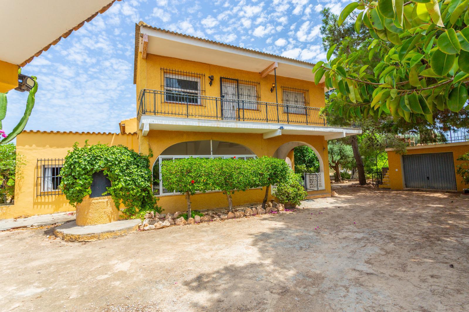  Los Montesinos